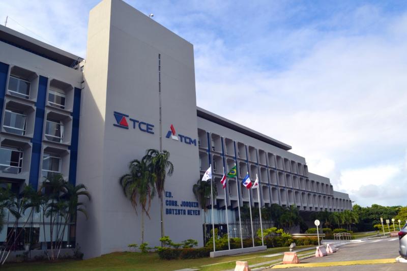 TCE detecta irregularidades em contratos da Bahiatursa entre 2021 e 2022