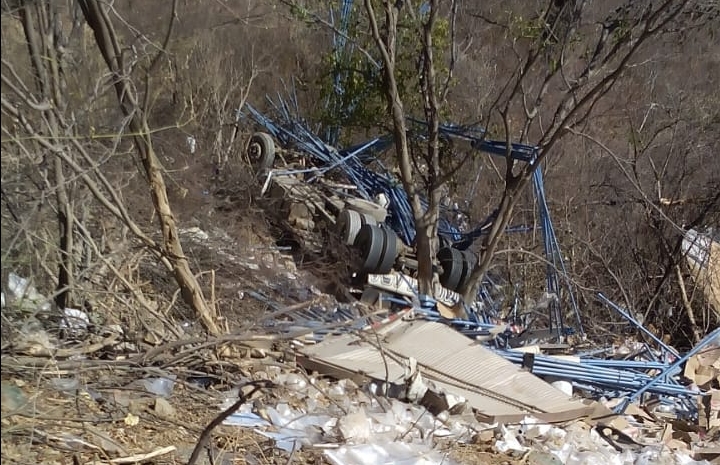 Acidente envolvendo caminhão deixa duas pessoas mortas na região de Guanambi