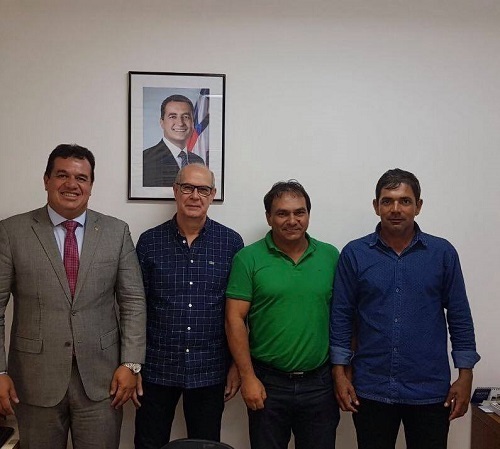 Tanhaçu: Presidente da Câmara com o apoio de Marquinho Viana luta pela oferta de água potável para a população