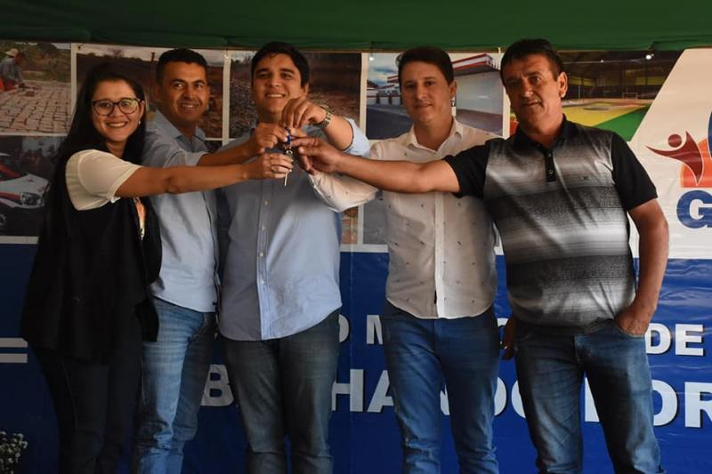 Prefeito de Guajeru entrega ambulância e participa de ato com o governador Rui Costa