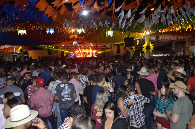 Grande público prestigia atrações do São João de Malhada de Pedras; veja fotos
