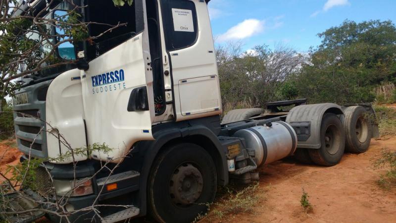 Carreta de empresa de Brumado que havia sido roubada em Milagres é recuperada pela PRE