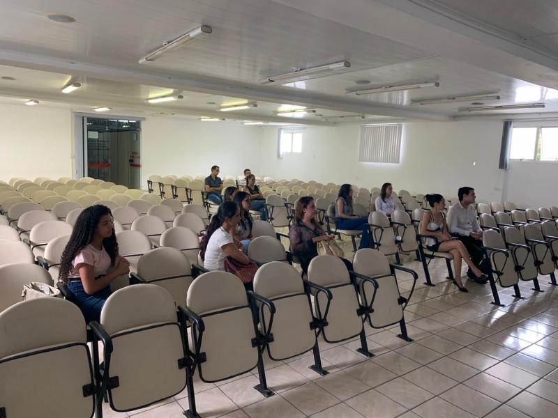 Visando ampliar as ações de combate ao coronavírus, prefeito de Brumado dá posse a profissionais de saúde aprovados em concurso anterior