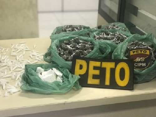 Mulher é capturada com 1.091 porções de drogas em Feira