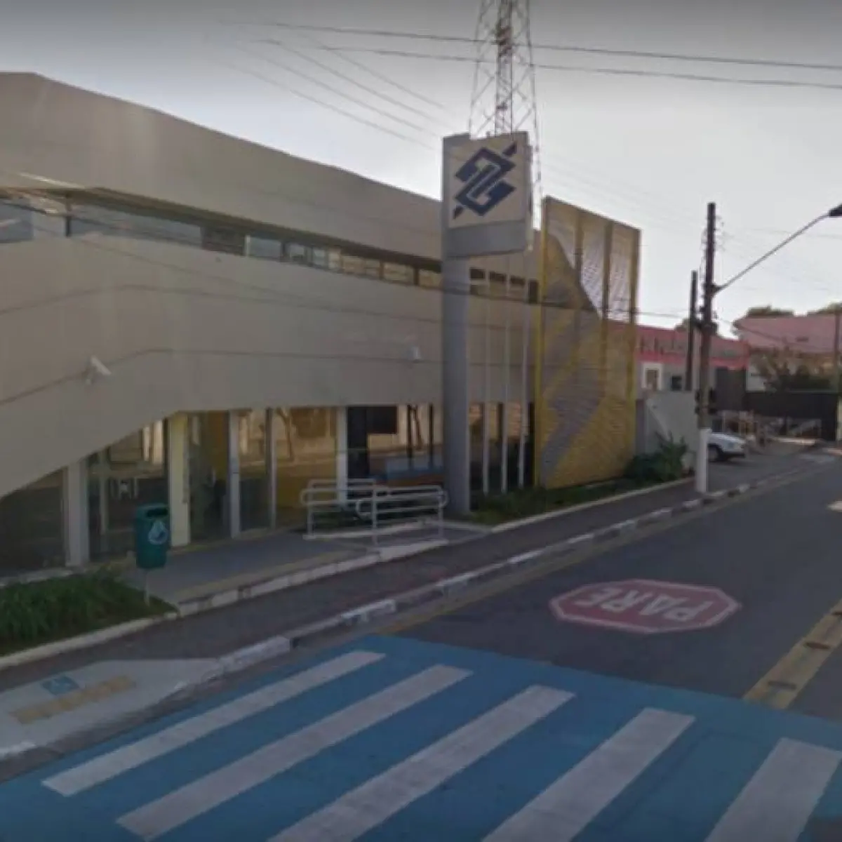 Tentativa de assalto a bancos deixa ao menos 10 suspeitos mortos em Guararema