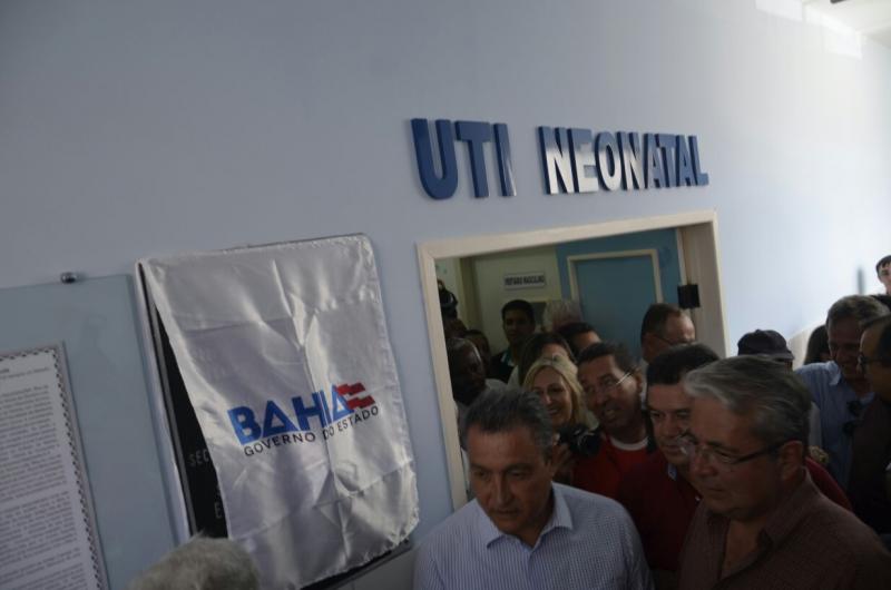 Rui entrega nova ala de UTI em hospital de Brumado