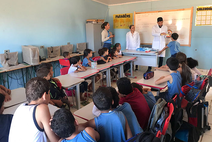 Malhada de Pedras: Secretaria de Saúde realiza atividade de educação em saúde bucal na escola da fazenda Periperi