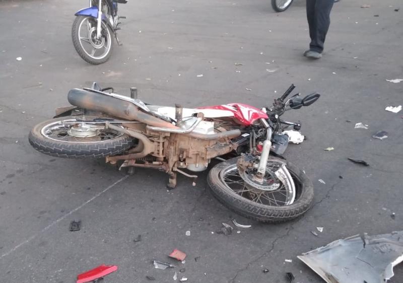 Acidente grave deixa duas pessoas feridas na Avenida João Paulo I em Brumado