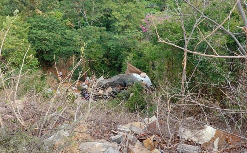 Caminhão tomba na Serra das Almas entre Livramento e Rio de Contas deixando uma vítima fatal, e dois feridos