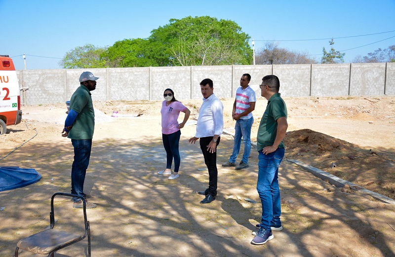 Prefeito de Guajeru visita obras em andamento no município