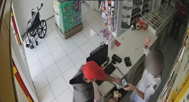 Assaltante levou menos de 45 segundos para cometer crime em Vitória da Conquista; celular e dinheiro foram levados