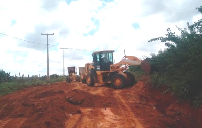  Malhada de Pedras: Prefeitura intensifica trabalhos de recuperação das estradas vicinais que foram afetadas pelas chuvas 