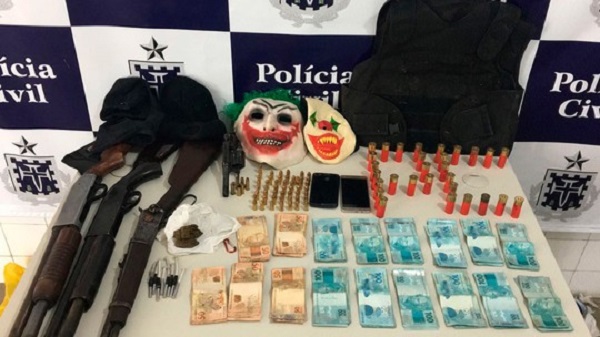Região Sudoeste: três assaltantes de banco são presos com mais de R$ 16 mil e máscaras de palhaço