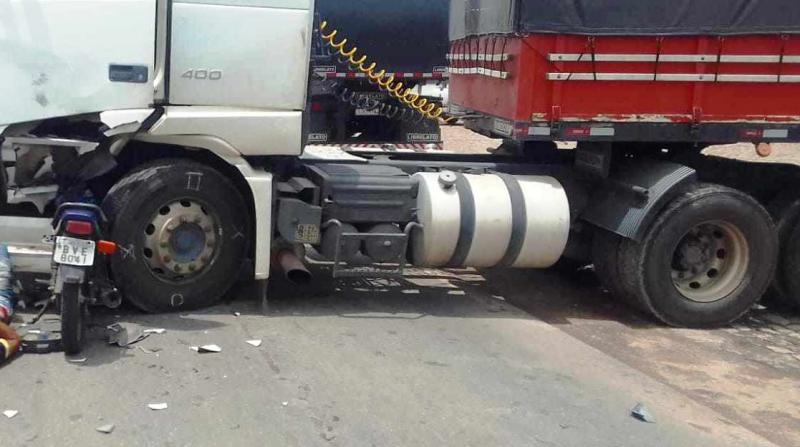 Motociclista sofre fratura na perna após acidente envolvendo carreta em Guanambi