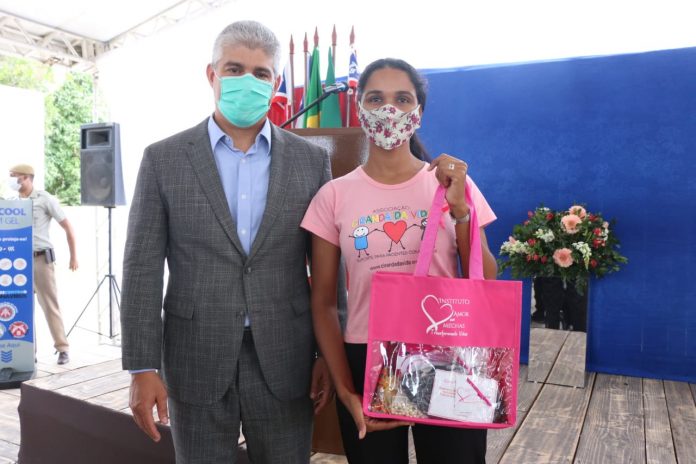 Outubro Rosa: SSP distribui perucas e itens de beleza para mulheres com câncer