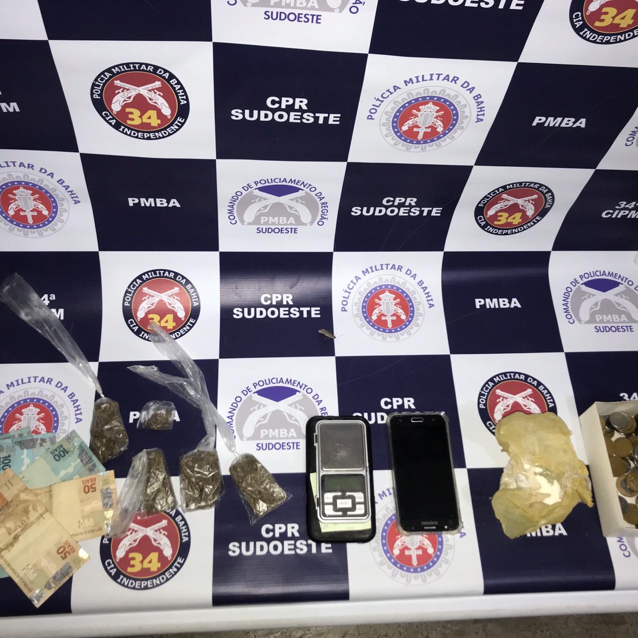 Homem é preso por tráfico de drogas no bairro Jardim de Alah em Brumado