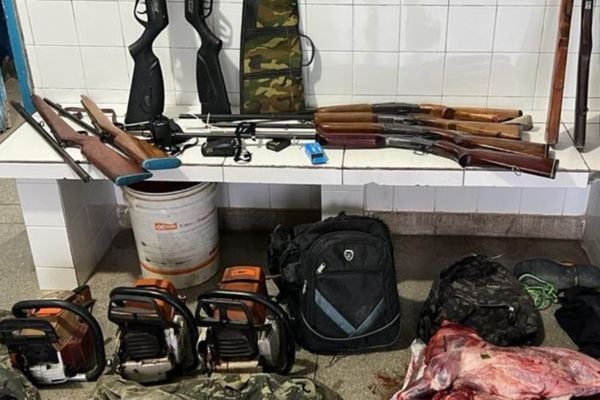 Três caçadores são presos com 12 armas em Oliveira dos Brejinhos
