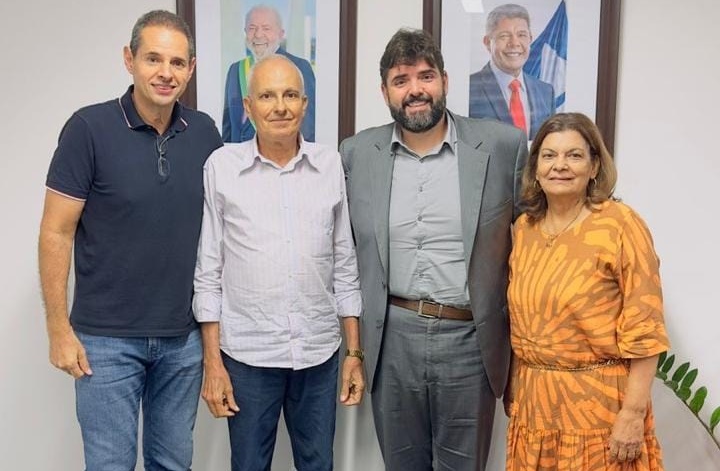 Em Salvador, prefeito de Tanhaçu se reúne com chefe de gabinete do governador em busca de melhorias para a cidade
