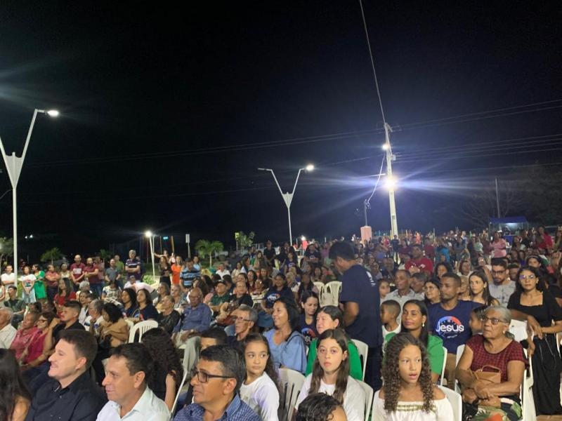 Grande publico prestigia noite de adoração e louvor no dia do evangélico em Guajeru