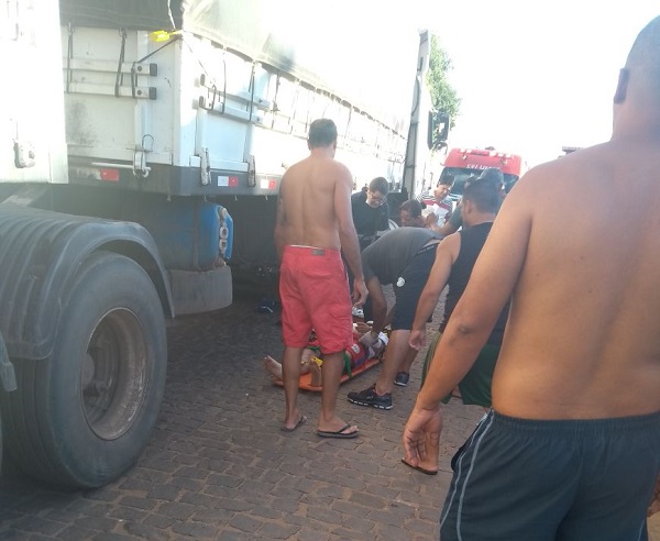 Homem é atingido por carreta em Brumado e tem fratura exposta no braço