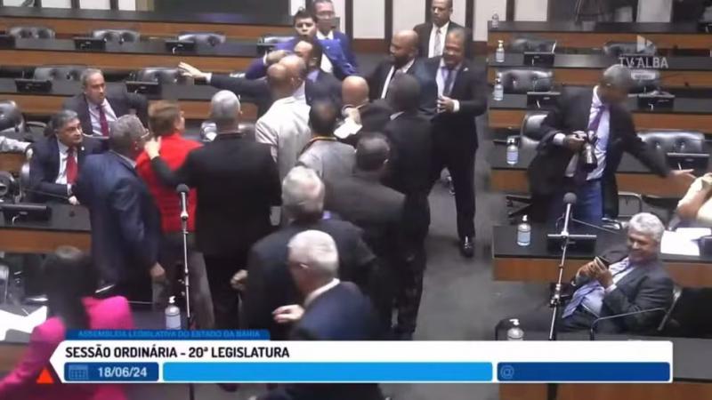 Discussão sobre 'PL do Aborto' termina em briga entre deputados estaduais