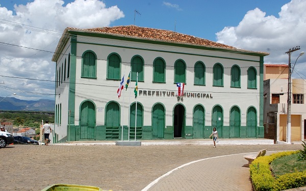 Prefeito de Livramento sanciona lei que veda a nomeação e contratação de parentes 