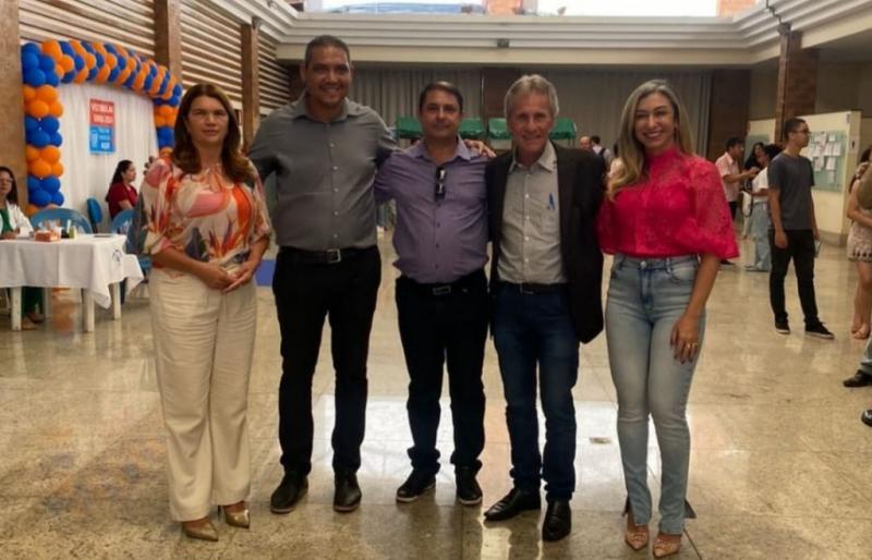 Prefeita de Aracatu participa da I feira de profissões em Brumado