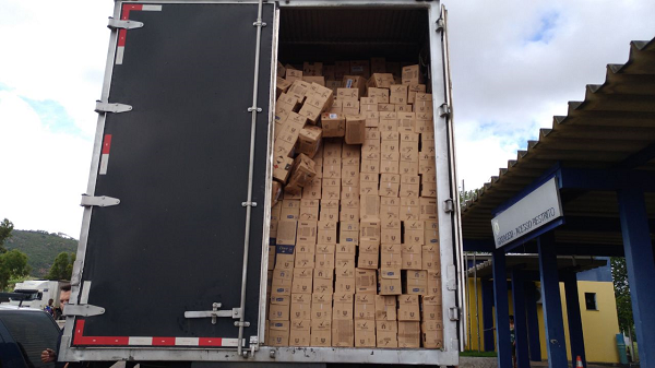 PRF e DECARGA apreende carga roubada em Vitória da Conquista