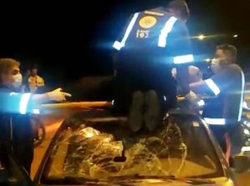 Após atropelamento, idoso é levado por 3 km em cima de teto de carro em Guanambi