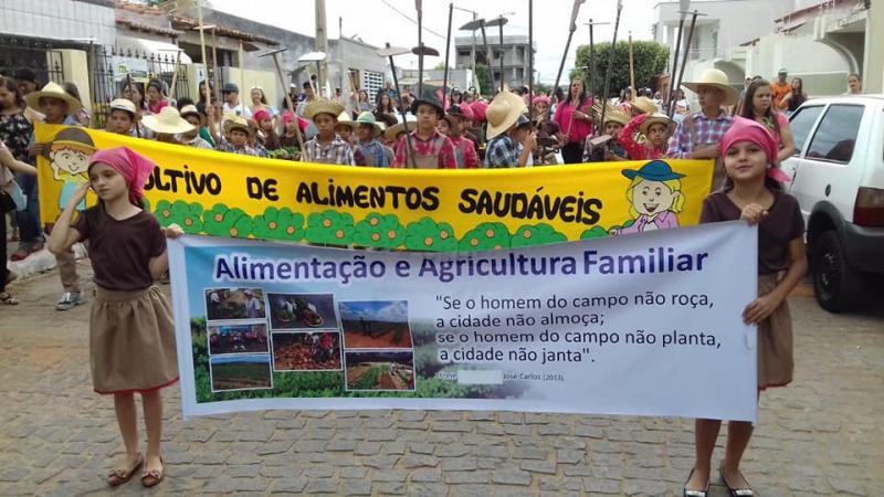 Malhada de pedras comemora 07 de Setembro com desfile cívico e apresentações de escolas