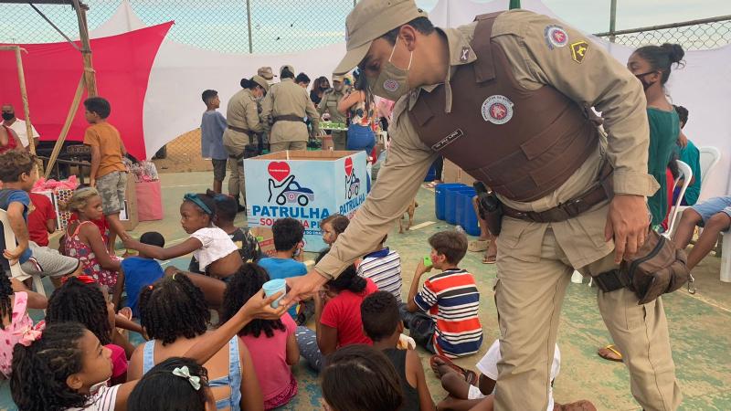 Patrulha Solidária distribui 350 brinquedos em Conquista