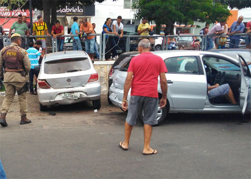 Idoso perde controle da direção de veículo em Brumado e colide em 5 carros