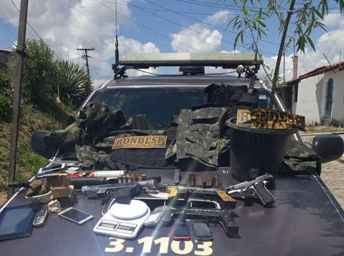 Homens com 3 submetralhadoras, uma espingarda calibre 12 e uma pistola são presos em Feira de Santana
