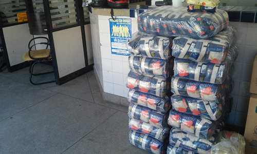 Fardos de Arroz em comércio de Brumado com suspeita de procedência ilícita