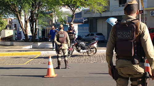 34ª CIPM INICIA O ANO DE 2017 INTENSIFICANDO AS BLITZES NA CIDADE BRUMADO