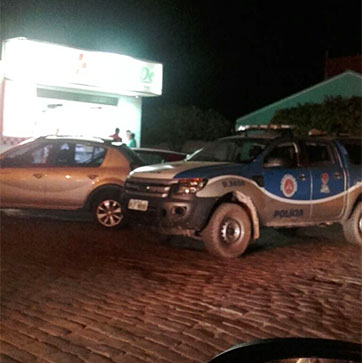 Bandidos armados rendem funcionários e clientes durante assalto em Barra da Estiva