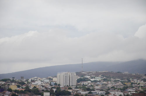 O dia em Brumado amanheceu mais fresco após noite chuvosa