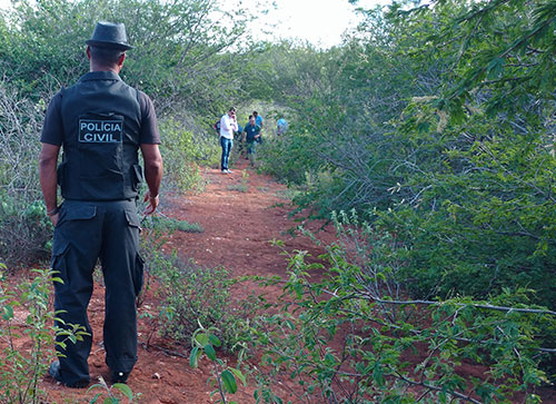 Com parte do corpo queimado, criança é encontrada morta em Brumado