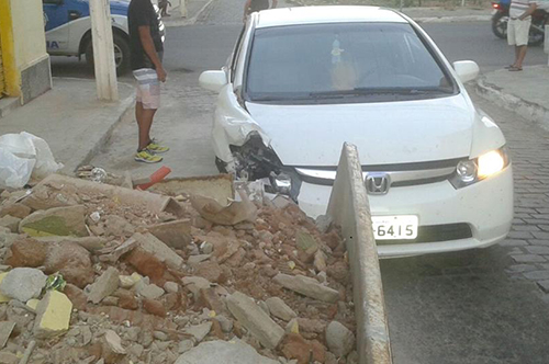 Brumado: objetos colocados sem sinalização em vias durante obras tem causado acidentes