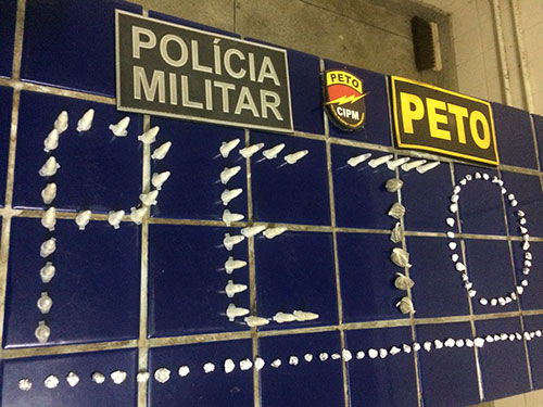 Polícia Militar apreende drogas e prende individuo suspeito por trafico de drogas em Brumado