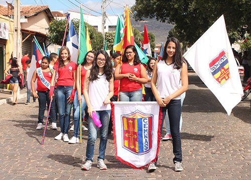 De forma antecipada o CEMNAS realizou desfile do 07 de Setembro em Brumado