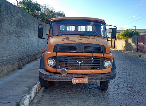 POLÍCIA MILITAR RECUPERA CAMINHÃO ROUBADO EM BRUMADO, APÓS DENÚNCIA ANÔNIMA