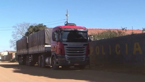 Dez milhões de cigarros em carreta são apreendidos no sudoeste da BA