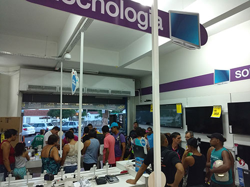 Black Friday movimentou o comércio de Brumado; lojistas e clientes comemoraram