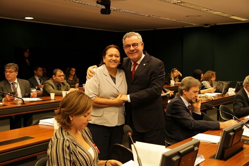 Após relatório de Waldenor Pereira, Comissão de Educação aprova PL que cria Política Nacional de Leitura e Escrita