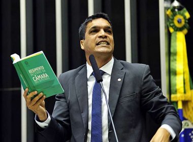 Deputado contrata empresa por R$ 70 mil para atualizar seu perfil no Facebook, diz coluna