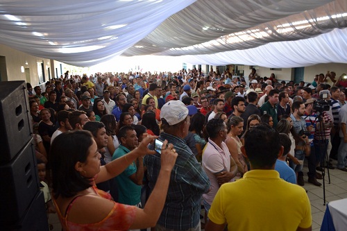 Terezinha e Adriano Paca oficializam suas candidaturas à prefeita e vice em Malhada de Pedras