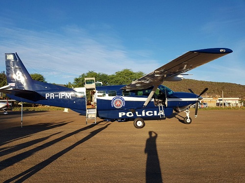 AVIÃO DA POLÍCIA MILITAR SOCORRE TURISTA QUE FOI PICADO POR COBRA EM IBICOARA