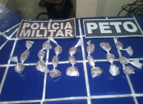 Jovem é preso por tráfico de drogas no Bairro do Mercado em Brumado
