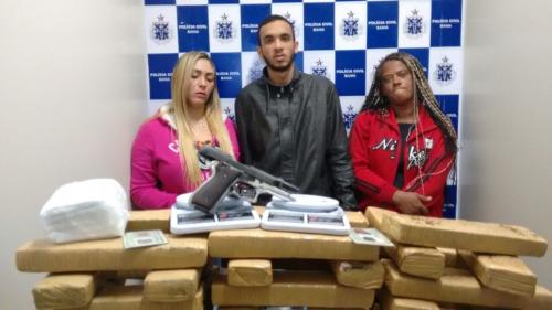 Trio é detido pela polícia em Vitória da Conquista com 80kg de drogas, dinheiro e arma